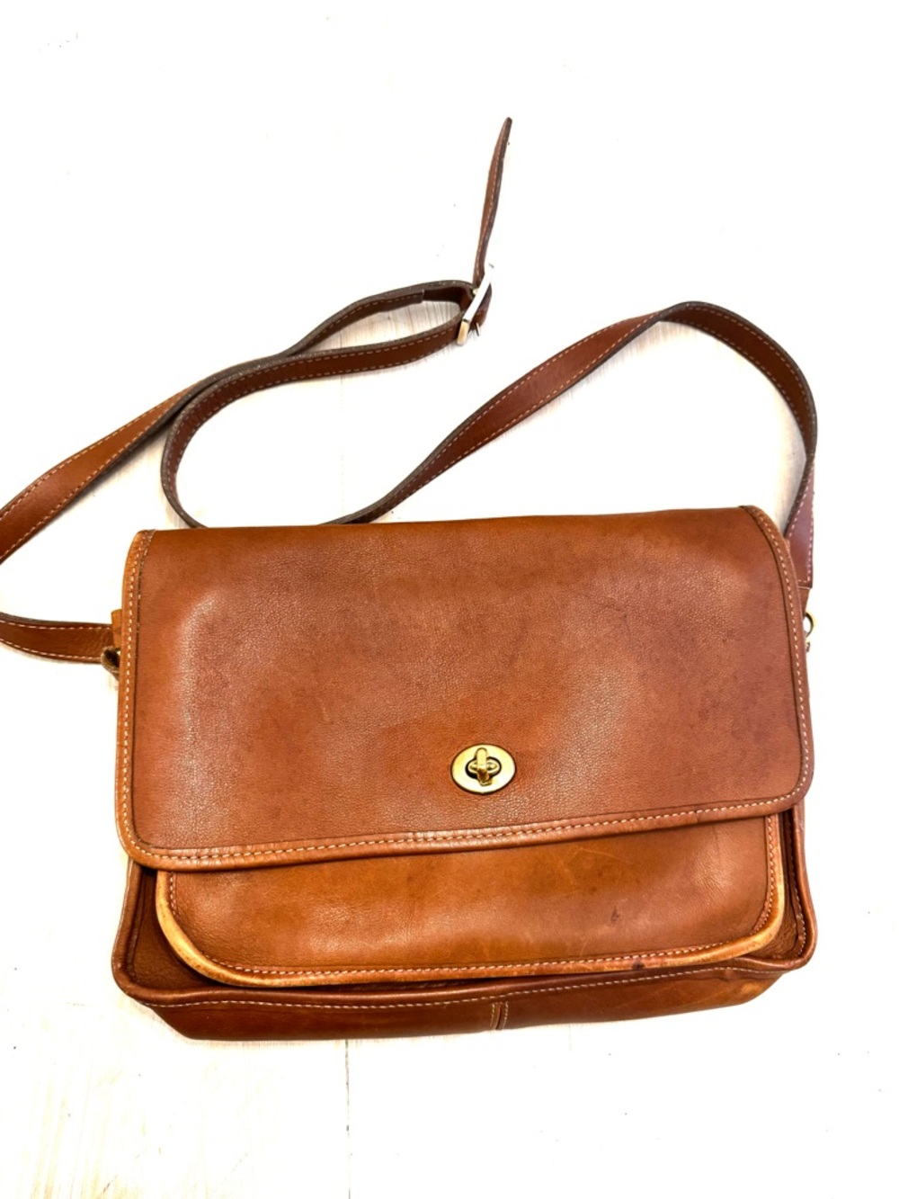 Vintage Reem Classic Brown Leather Turn lock Crossbody Bag